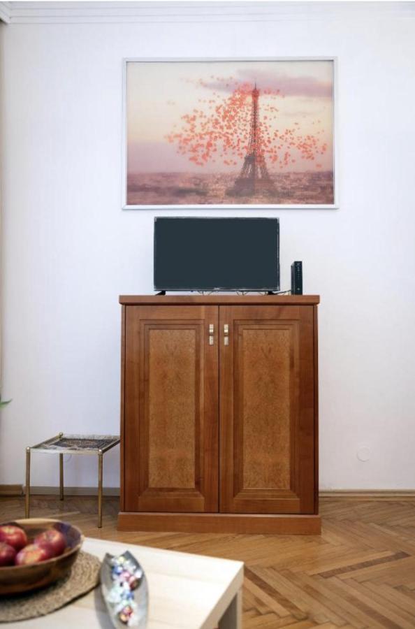 Calm 60M2 Flat Close To Center - Free Parking Wina Bagian luar foto